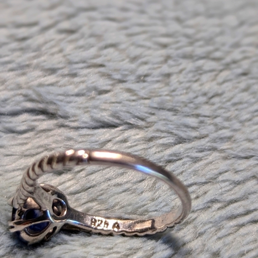Vintage Sterling Silver and Oval Sapphire Ring w/ Rope Detailing the Band - Picture 9 of 9
